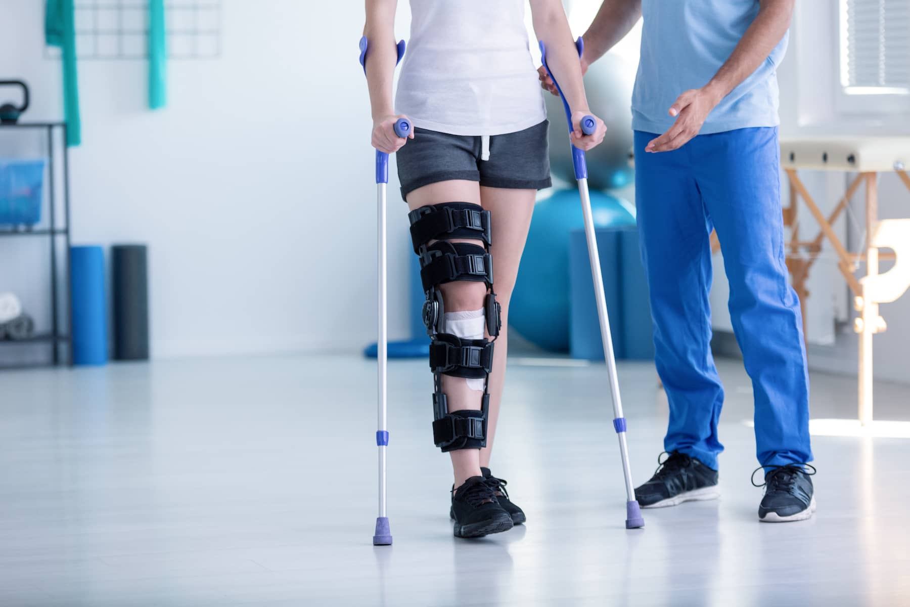 L’orthopédie est une spécialité qui permet le maintien, l’amortissent d'impact sur les articulations lors des mouvements, réduisant ainsi le risque de souffrir de blessures à la cheville, au genou, à la hanche et au dos